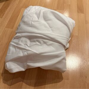 Nasitos table cover in pure white 6ft long